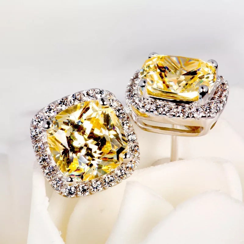 Retro Diamond Earrings – Elegant & Classic