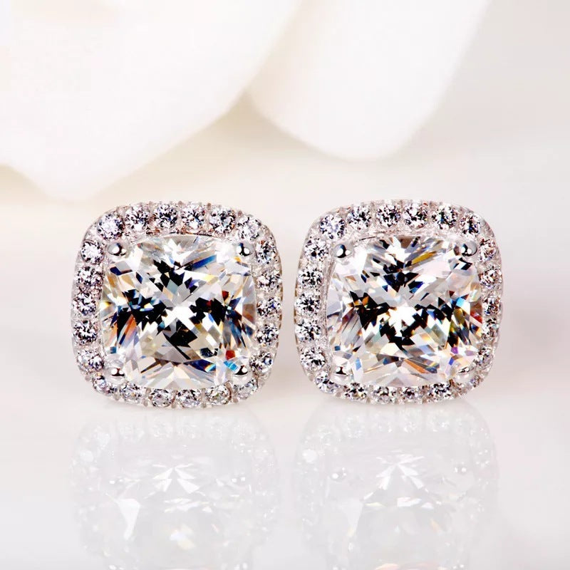Retro Diamond Earrings – Elegant & Classic